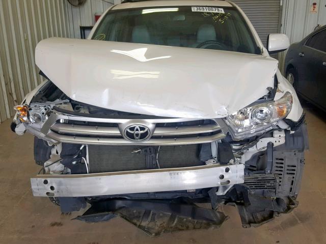 5TDZK3EH2DS131774 - 2013 TOYOTA HIGHLANDER WHITE photo 7