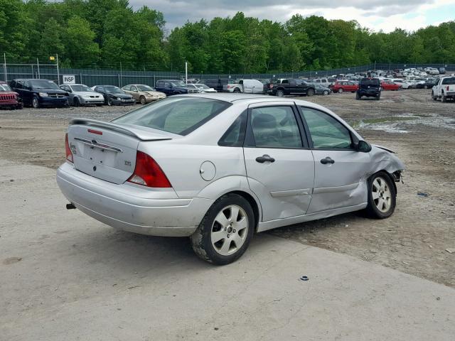 1FAFP38302W232688 - 2002 FORD FOCUS ZTS SILVER photo 4