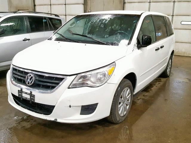 2V8HW44139R543653 - 2009 VOLKSWAGEN ROUTAN S WHITE photo 2