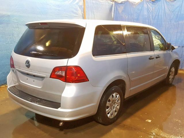 2V4RW4D13AR262866 - 2010 VOLKSWAGEN ROUTAN S SILVER photo 4