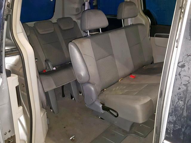 2V4RW4D13AR262866 - 2010 VOLKSWAGEN ROUTAN S SILVER photo 6