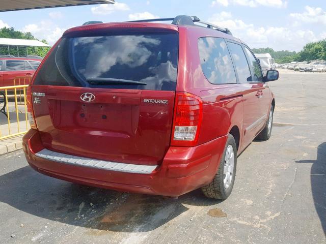 KNDMC233286049073 - 2008 HYUNDAI ENTOURAGE RED photo 4