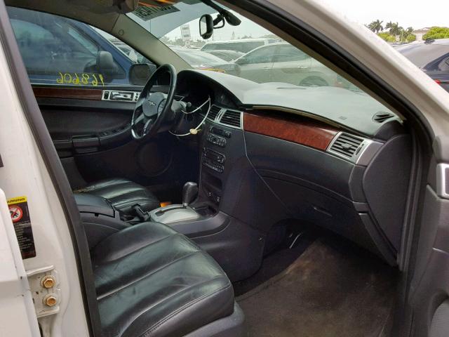 2C8GF68474R376051 - 2004 CHRYSLER PACIFICA WHITE photo 5