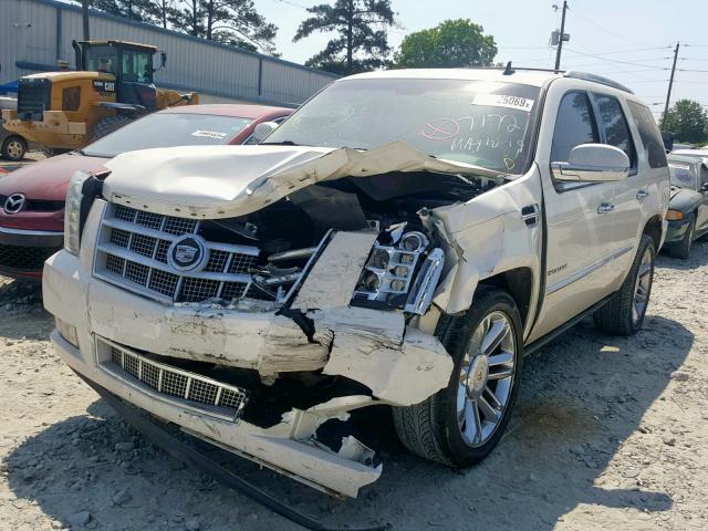 1GYS3DEF6BR337172 - 2011 CADILLAC ESCALADE P WHITE photo 2