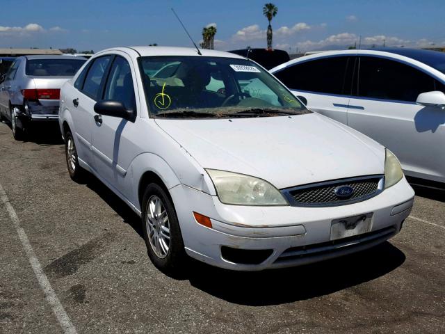 1FAFP34N95W263904 - 2005 FORD FOCUS ZX4 WHITE photo 1