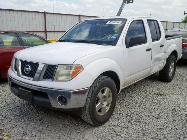 1N6AD07U38C431537 - 2008 NISSAN FRONTIER C WHITE photo 2