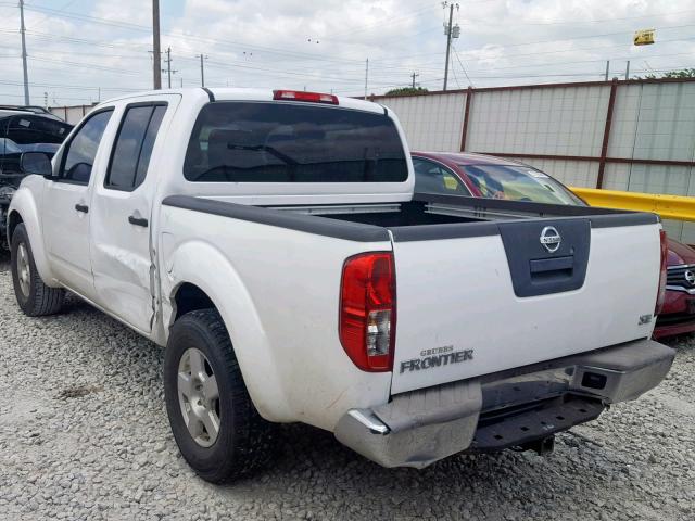 1N6AD07U38C431537 - 2008 NISSAN FRONTIER C WHITE photo 3