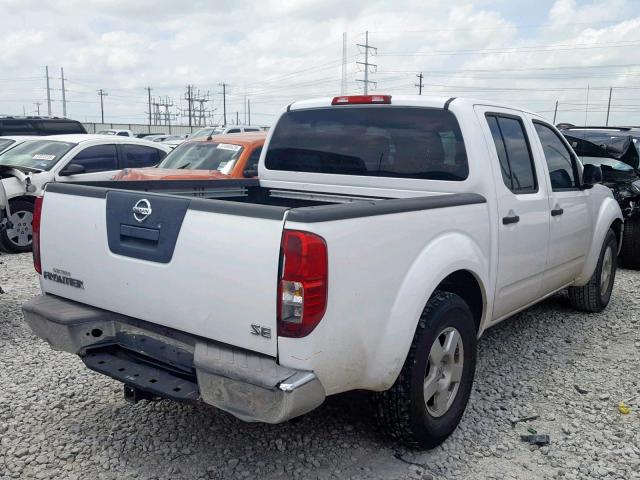 1N6AD07U38C431537 - 2008 NISSAN FRONTIER C WHITE photo 4