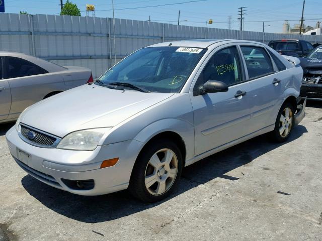 1FAFP34N37W344349 - 2007 FORD FOCUS ZX4 SILVER photo 2