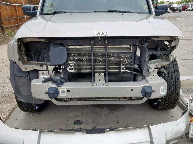 1J8HG48P97C559975 - 2007 JEEP COMMANDER 金色 照片 9