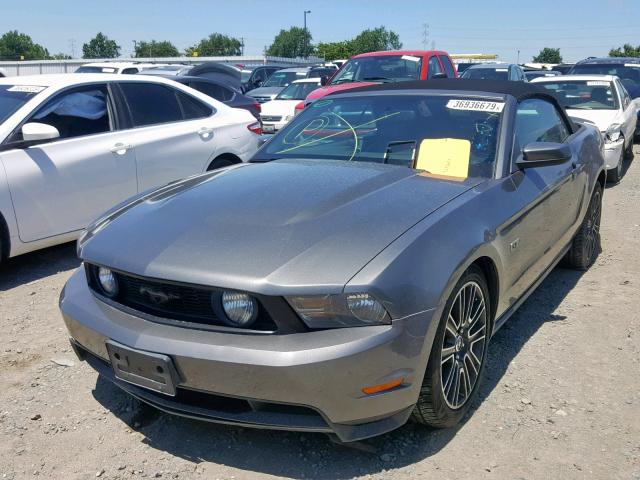 1ZVBP8FH6A5126543 - 2010 FORD MUSTANG GT GRAY photo 2