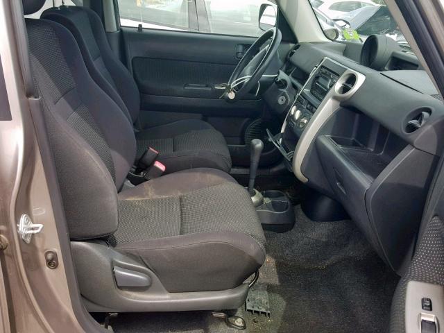 JTLKT324454008642 - 2005 TOYOTA SCION XB 银色 照片 5