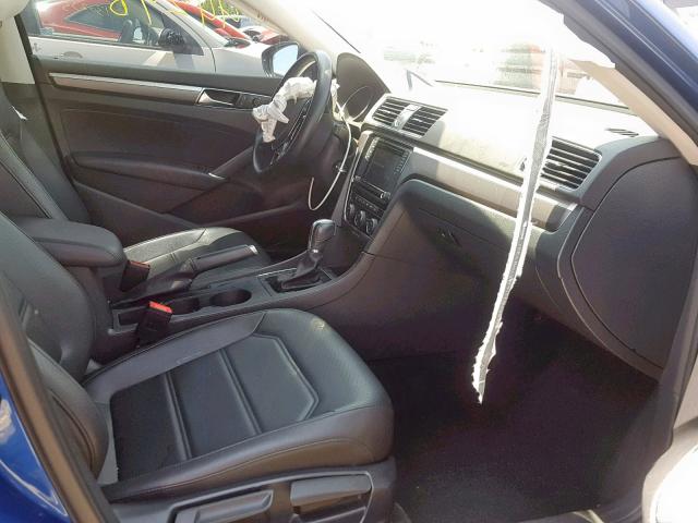 1VWDT7A38HC030090 - 2017 VOLKSWAGEN PASSAT R-L BLUE photo 5