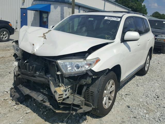 5TDZK3EH9DS095324 - 2013 TOYOTA HIGHLANDER WHITE photo 2