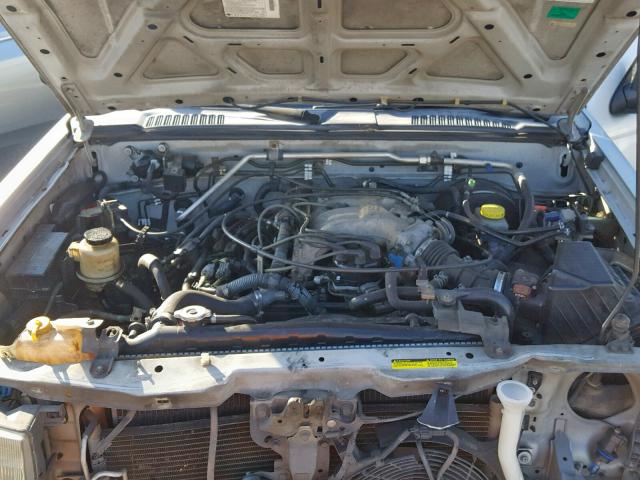 5N1ED28T61C565272 - 2001 NISSAN XTERRA XE GRAY photo 7