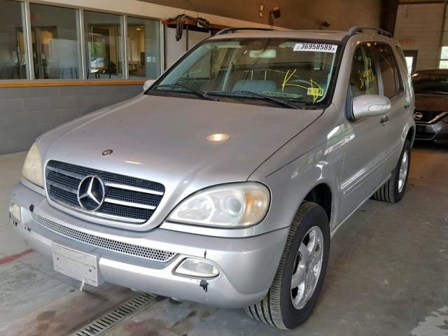 4JGAB75E02A309200 - 2002 MERCEDES-BENZ ML 500 SILVER photo 2