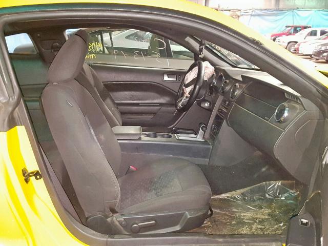 1ZVHT82H365237439 - 2006 FORD MUSTANG GT YELLOW photo 5