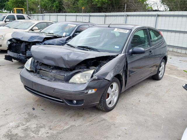 3FAFP31N35R123225 - 2005 FORD FOCUS ZX3 GRAY photo 2