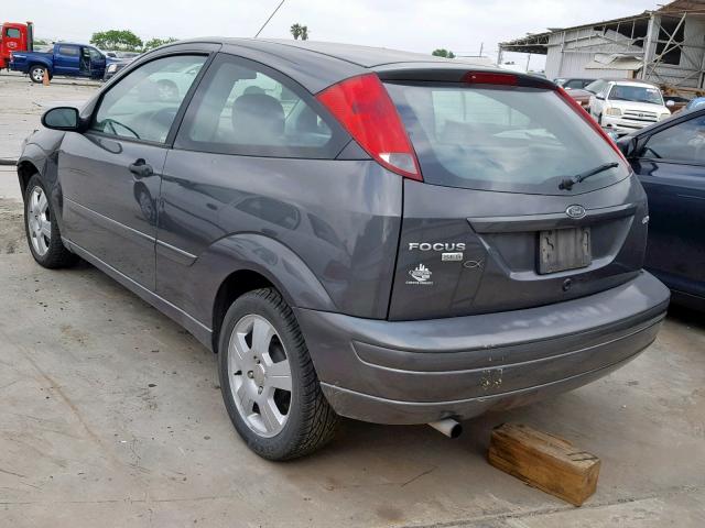 3FAFP31N35R123225 - 2005 FORD FOCUS ZX3 GRAY photo 3