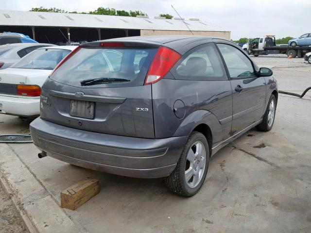 3FAFP31N35R123225 - 2005 FORD FOCUS ZX3 GRAY photo 4