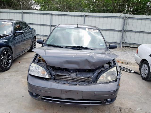 3FAFP31N35R123225 - 2005 FORD FOCUS ZX3 GRAY photo 9