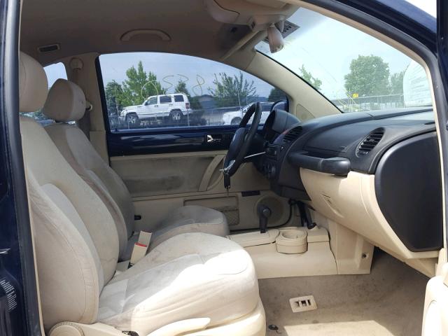 3VWBK31C84M404824 - 2004 VOLKSWAGEN NEW BEETLE ლურჯი ფოტო 5