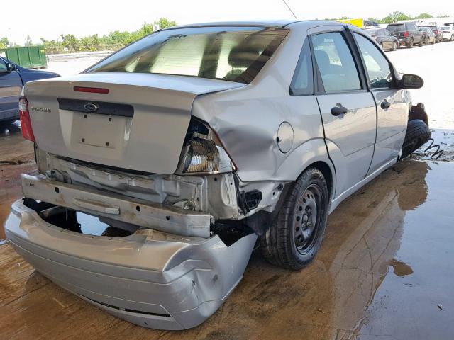 1FAFP34N37W199796 - 2007 FORD FOCUS ZX4 SILVER photo 4