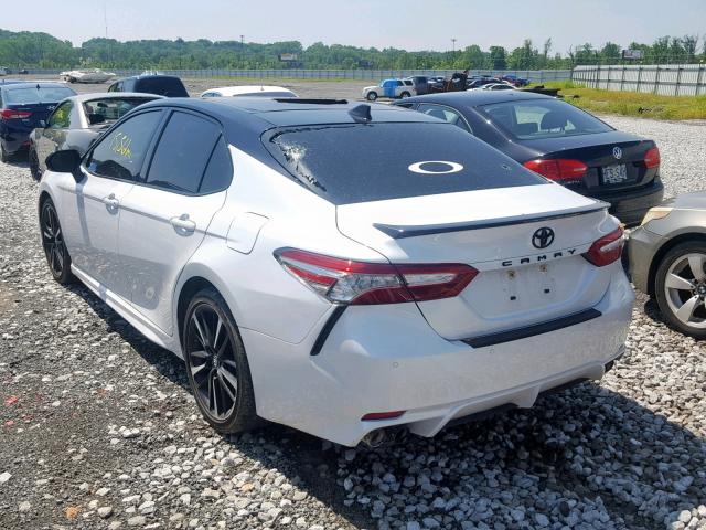 4T1BZ1HK8JU009724 - 2018 TOYOTA CAMRY XSE WHITE photo 3