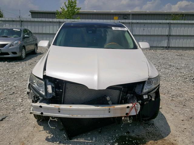 2LMHJ5AT8CBL52977 - 2012 LINCOLN MKT WHITE photo 9