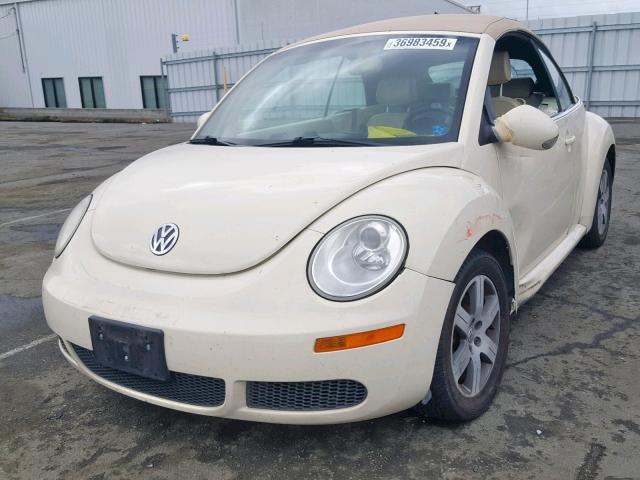 3VWRG31Y86M330545 - 2006 VOLKSWAGEN NEW BEETLE კრემისფერი ფოტო 2