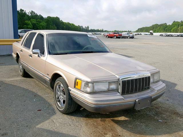 1LNLM83W9NY622973 - 1992 LINCOLN TOWN CAR C GOLD photo 1