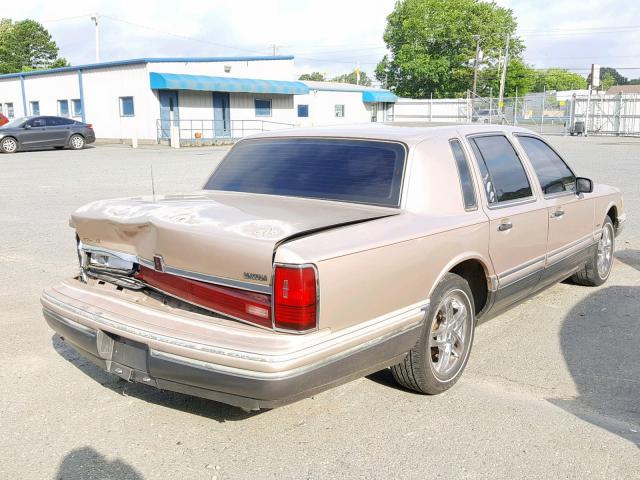 1LNLM83W9NY622973 - 1992 LINCOLN TOWN CAR C GOLD photo 4