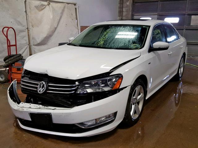 1VWAT7A37FC110027 - 2015 VOLKSWAGEN PASSAT S WHITE photo 2