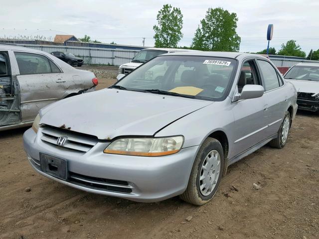 1HGCG56412A034981 - 2002 HONDA ACCORD LX SILVER photo 2