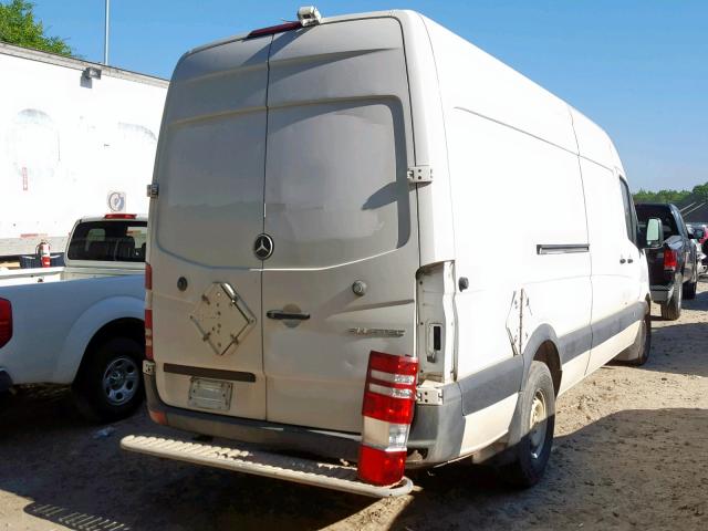 WD3PE8DE5E5826237 - 2014 MERCEDES-BENZ SPRINTER 2 WHITE photo 4