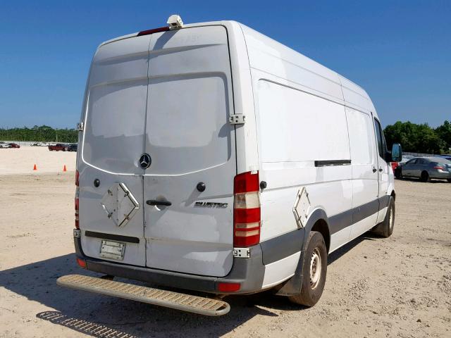 WD3PE8CB5B5590630 - 2011 MERCEDES-BENZ SPRINTER 2 WHITE photo 4