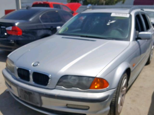 WBAAR334XYJM01827 - 2000 BMW 323 IT SILVER photo 2