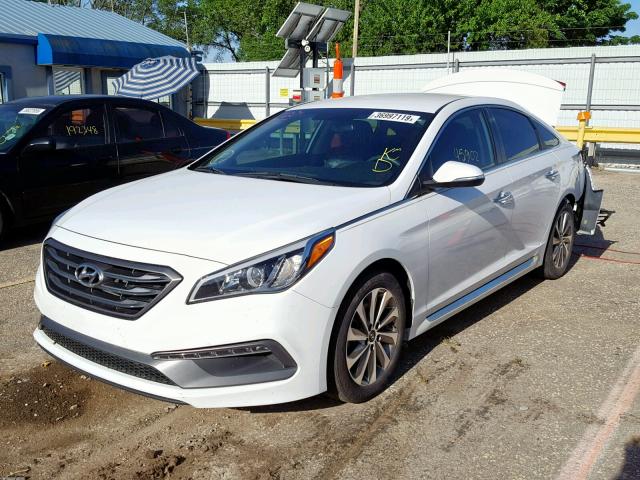 5NPE34AF0GH423519 - 2016 HYUNDAI SONATA SPO WHITE photo 2