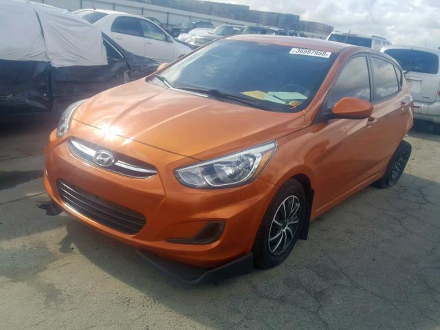 KMHCT5AE8HU301689 - 2017 HYUNDAI ACCENT SE ORANGE photo 2