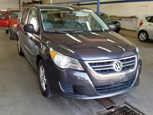 2V4RW3DG8BR643368 - 2011 VOLKSWAGEN ROUTAN SE BLACK photo 1