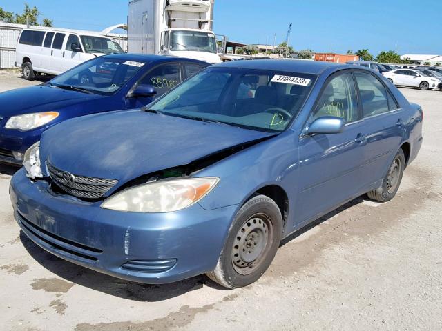 JTDBE32K030206109 - 2003 TOYOTA CAMRY LE BLUE photo 2