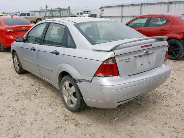 1FAFP34N85W232479 - 2005 FORD FOCUS ZX4 SILVER photo 3