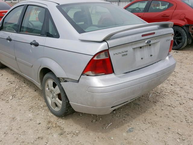 1FAFP34N85W232479 - 2005 FORD FOCUS ZX4 SILVER photo 9