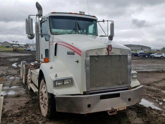 1XKDD40X3BJ278399 - 2011 KENWORTH CONSTRUCTI WHITE photo 1