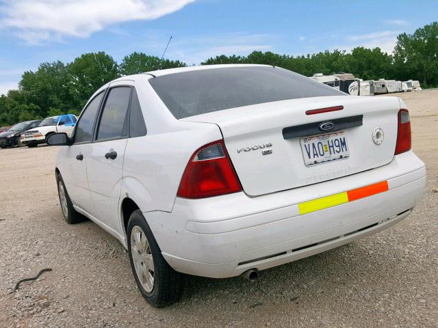 1FAHP34N77W323190 - 2007 FORD FOCUS ZX4 WHITE photo 3