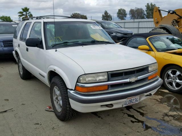 1GNDT13W8YK294978 - 2000 CHEVROLET BLAZER WHITE photo 1