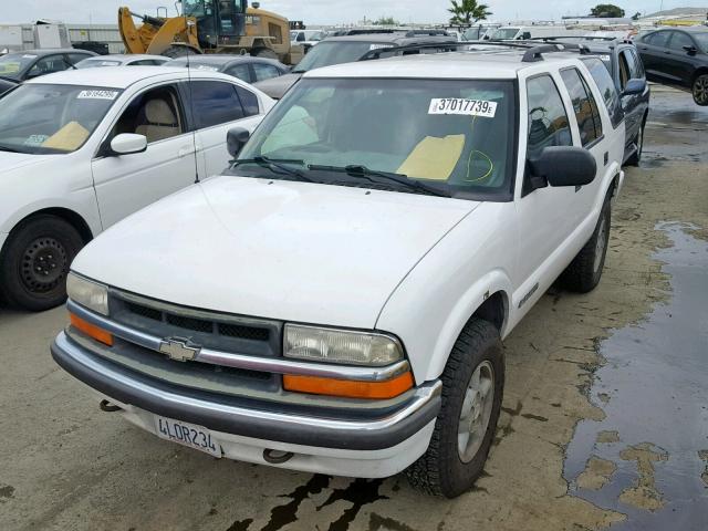 1GNDT13W8YK294978 - 2000 CHEVROLET BLAZER WHITE photo 2