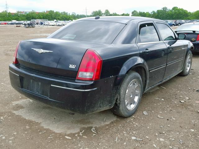 2C3JA53G95H548674 - 2005 CHRYSLER 300 TOURIN BLACK photo 4