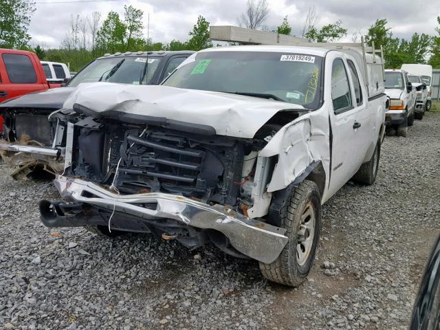 1GTR2TEA6DZ255175 - 2013 GMC SIERRA K15 WHITE photo 2