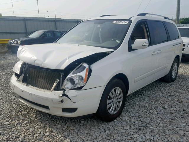 KNDMG4C74C6427826 - 2012 KIA SEDONA LX WHITE photo 2